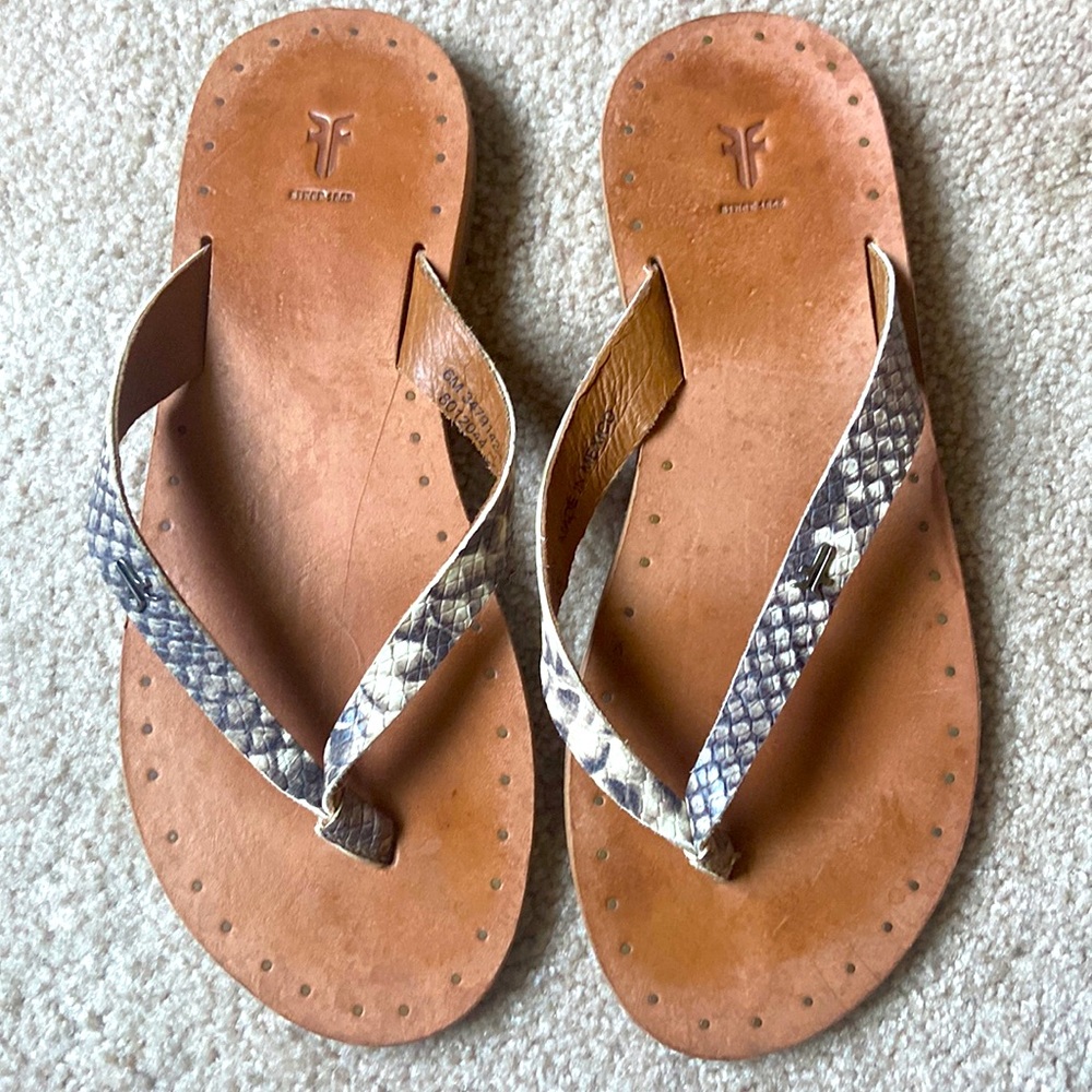 Frye leather flip flops 6M